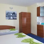 Guest house Plechkarovi Ravda